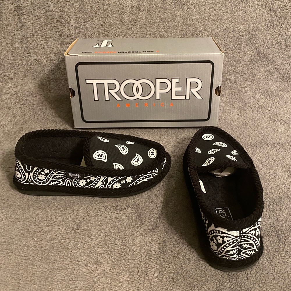 Trooper PAISLEY PRINT SLIPPERS